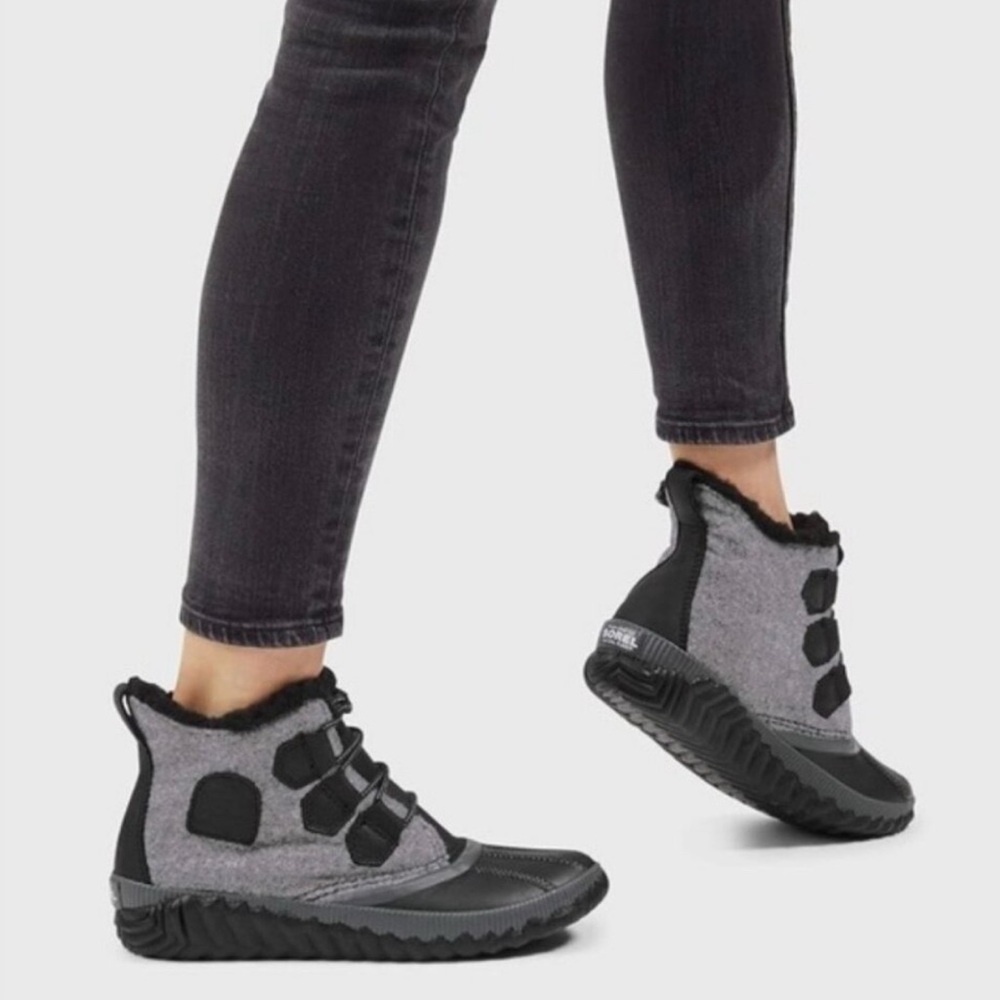 Sorel Out in About Run Black and Gray Winter Boots size